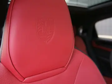 Porsche Cayenne Coupe E-Hybrid Black Edition RED BLACK