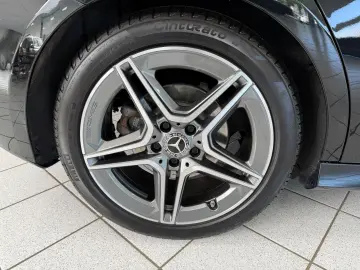 MERCEDES-BENZ A 250 4Matic AMG LEDER LED PANO BURMESTER