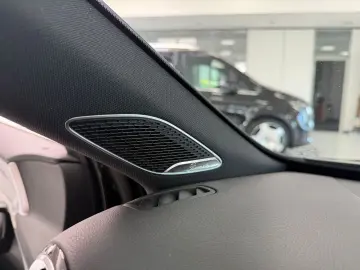 MERCEDES-BENZ A 250 4Matic AMG LEDER LED PANO BURMESTER