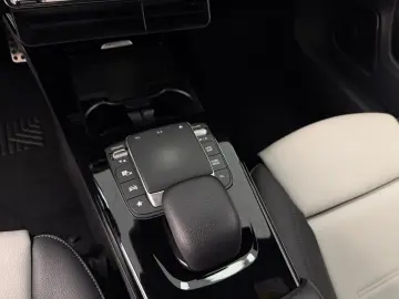 MERCEDES-BENZ A 250 4Matic AMG LEDER LED PANO BURMESTER