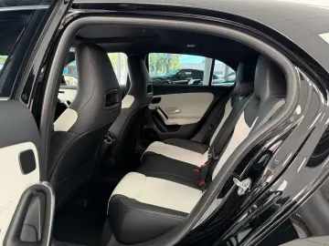 MERCEDES-BENZ A 250 4Matic AMG LEDER LED PANO BURMESTER