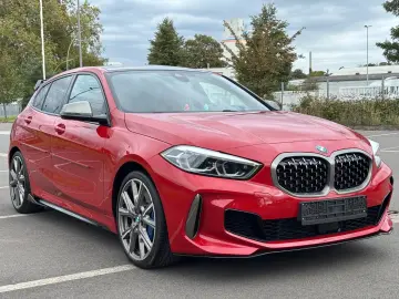 BMW M135 i X DRIVE INDIWIDUAL HEAD UP LED