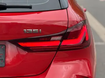 BMW M135 i X DRIVE INDIWIDUAL HEAD UP LED