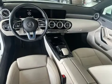 MERCEDES-BENZ A 200 4Matic