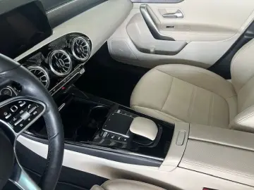 MERCEDES-BENZ A 200 4Matic