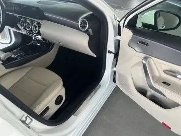 MERCEDES-BENZ A 200 4Matic