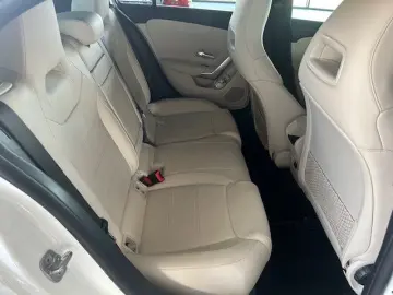 MERCEDES-BENZ A 200 4Matic