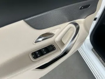 MERCEDES-BENZ A 200 4Matic