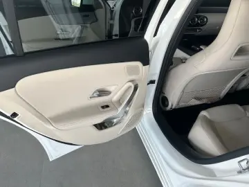 MERCEDES-BENZ A 200 4Matic