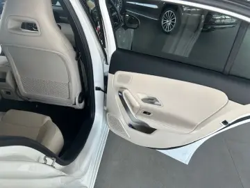 MERCEDES-BENZ A 200 4Matic