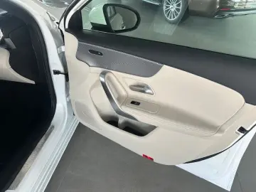 MERCEDES-BENZ A 200 4Matic