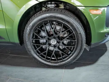 PORSCHE Macan Sport-Design Mambagrün Panorama Bose