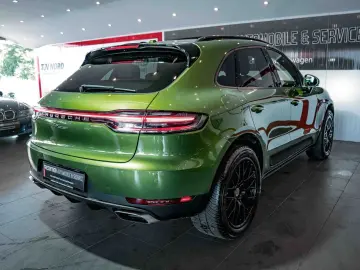 PORSCHE Macan Sport-Design Mambagrün Panorama Bose