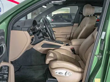 PORSCHE Macan Sport-Design Mambagrün Panorama Bose
