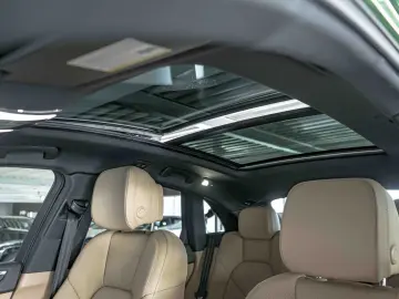 PORSCHE Macan Sport-Design Mambagrün Panorama Bose