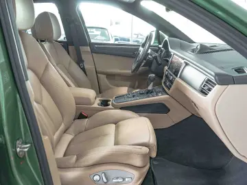 PORSCHE Macan Sport-Design Mambagrün Panorama Bose