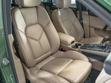 PORSCHE Macan Sport-Design Mambagrün Panorama Bose