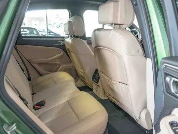 PORSCHE Macan Sport-Design Mambagrün Panorama Bose