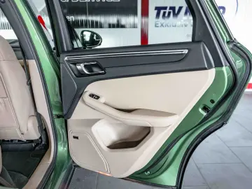 PORSCHE Macan Sport-Design Mambagrün Panorama Bose