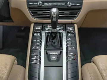 PORSCHE Macan Sport-Design Mambagrün Panorama Bose