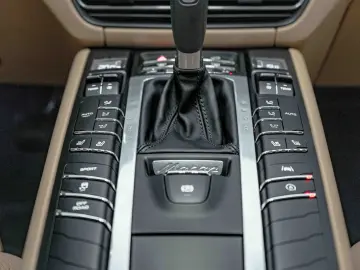 PORSCHE Macan Sport-Design Mambagrün Panorama Bose