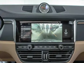 PORSCHE Macan Sport-Design Mambagrün Panorama Bose