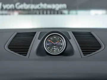 PORSCHE Macan Sport-Design Mambagrün Panorama Bose