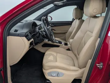 PORSCHE Macan 2.0 Turbo Navi LED ACC Pano