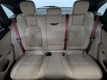 PORSCHE Macan 2.0 Turbo Navi LED ACC Pano