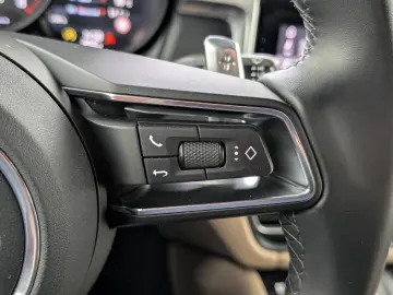 PORSCHE Macan 2.0 Turbo Navi LED ACC Pano