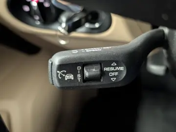 PORSCHE Macan 2.0 Turbo Navi LED ACC Pano