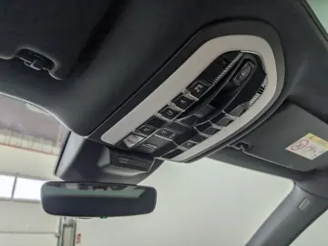 PORSCHE Macan 2.0 Turbo Navi LED ACC Pano