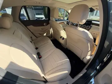 MERCEDES-BENZ GLC 300 de 4MATIC Autom.