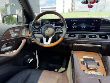 MERCEDES-BENZ GLE 450 AMG Line 4Matic BURMESTER PANO…