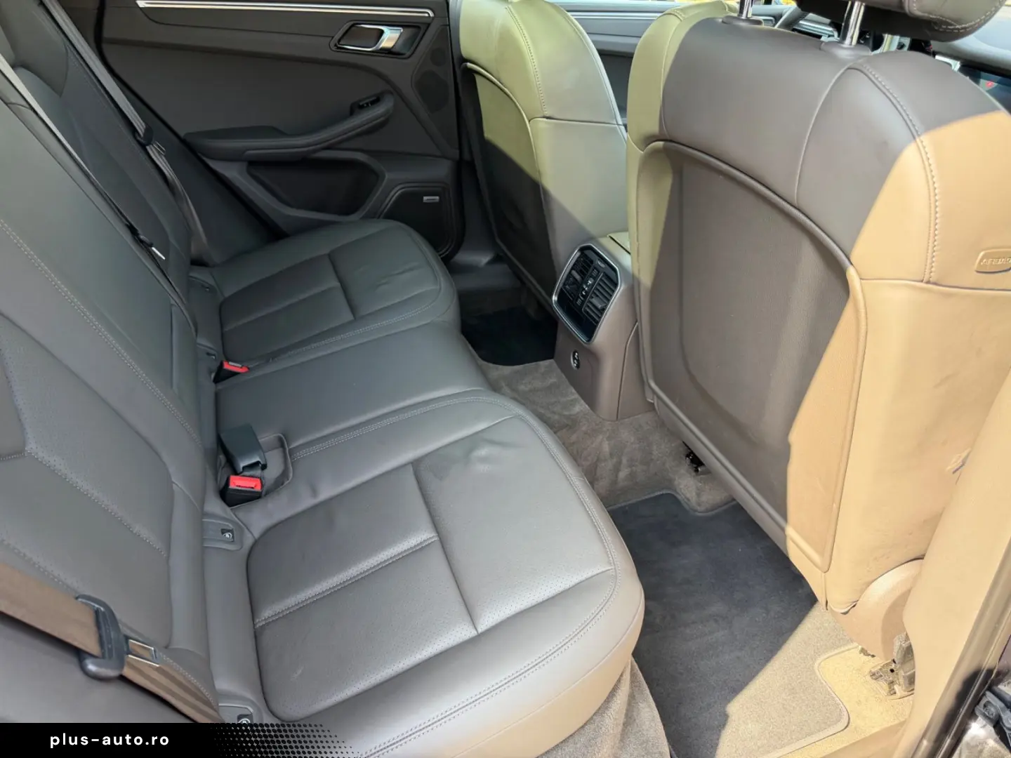 PORSCHE Macan S Pano  21