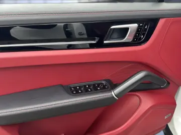 PORSCHE Cayenne E-Hybrid HUD BOSE HD-MATRIX-LED 1.HAND