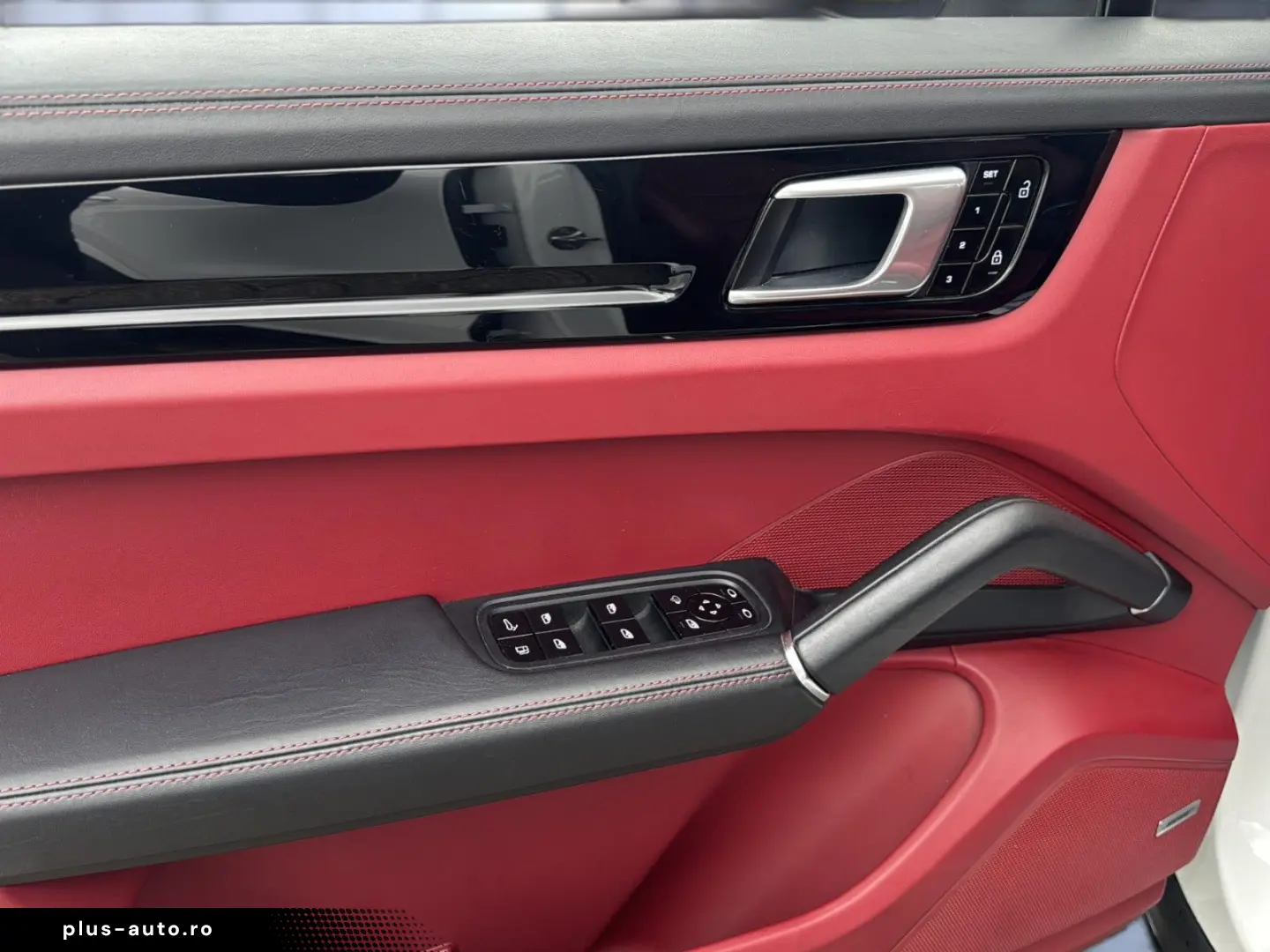 PORSCHE Cayenne E-Hybrid HUD BOSE HD-MATRIX-LED 1.HAND
