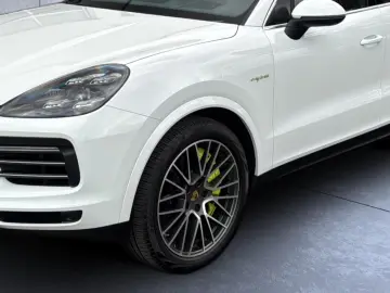 PORSCHE Cayenne E-Hybrid HUD BOSE HD-MATRIX-LED 1.HAND