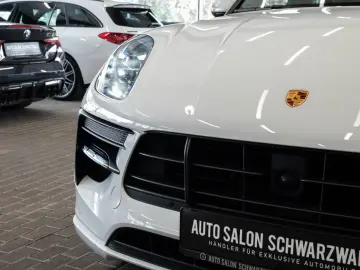PORSCHE Macan GTS SPORT-DESIGN AHK ACC PANO 21-ZOLL