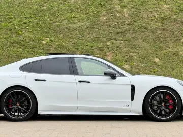 PORSCHE Panamera GTS GTS