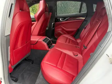 PORSCHE Panamera GTS GTS