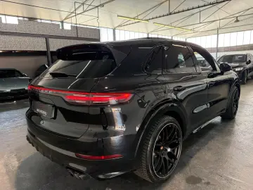 PORSCHE Cayenne GTS PANO ACC StandH BOSE MATRIX 21