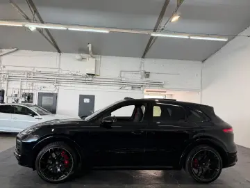 PORSCHE Cayenne GTS PANO ACC StandH BOSE MATRIX 21