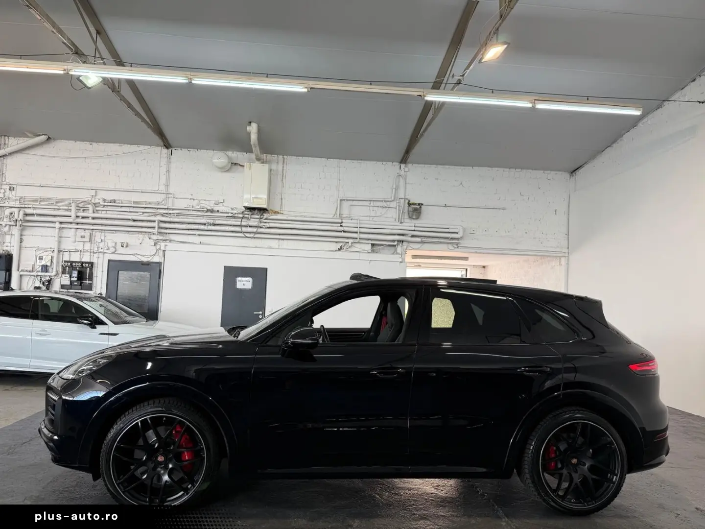 PORSCHE Cayenne GTS PANO ACC StandH BOSE MATRIX 21