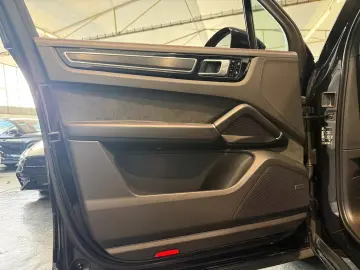 PORSCHE Cayenne GTS PANO ACC StandH BOSE MATRIX 21
