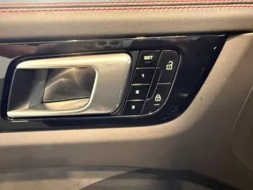 PORSCHE Cayenne GTS PANO ACC StandH BOSE MATRIX 21