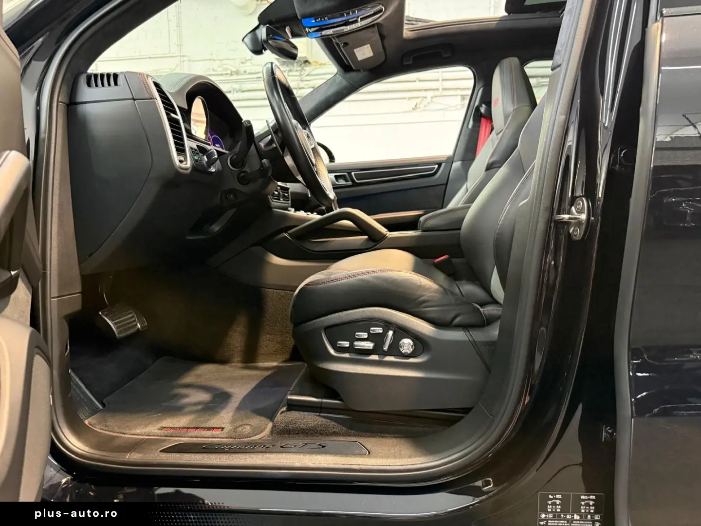 PORSCHE Cayenne GTS PANO ACC StandH BOSE MATRIX 21