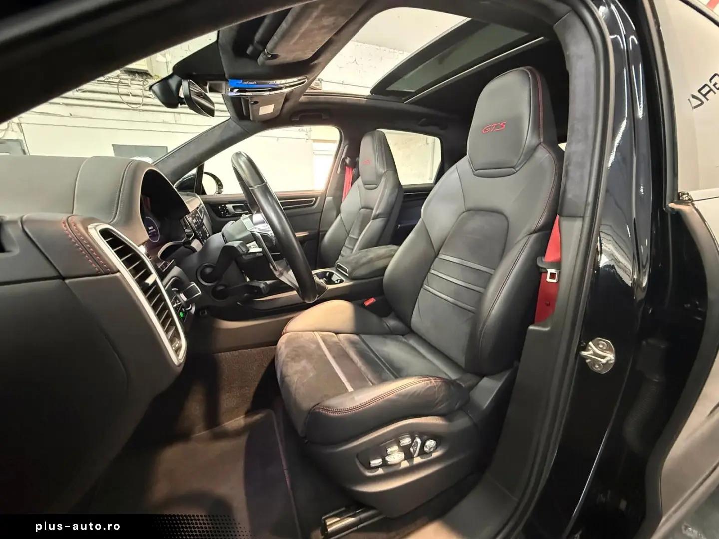 PORSCHE Cayenne GTS PANO ACC StandH BOSE MATRIX 21