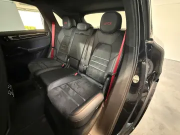 PORSCHE Cayenne GTS PANO ACC StandH BOSE MATRIX 21