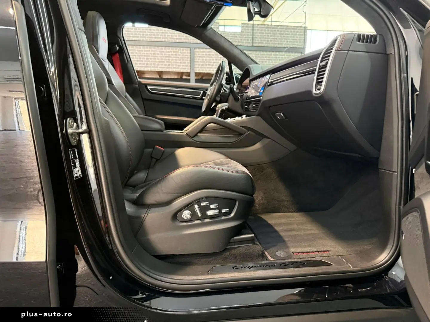 PORSCHE Cayenne GTS PANO ACC StandH BOSE MATRIX 21